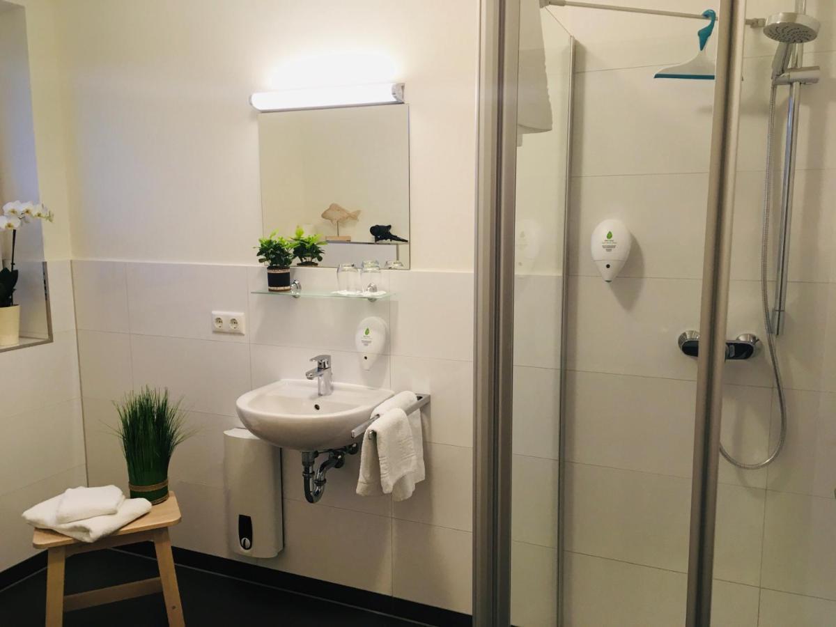 Pension Seecafé Zarrentin am Schaalsee Bagian luar foto